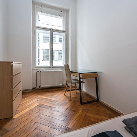 New Town Central Apartment Prága Kültér fotó